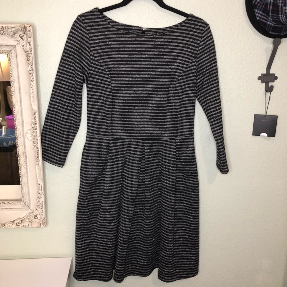 Dress - Picture 8 of 9